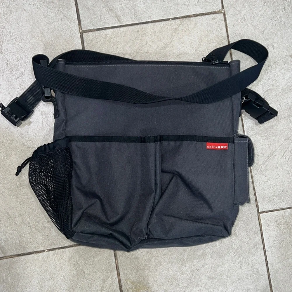 Skip hop diaper bag caddy with many compartments and changing pad